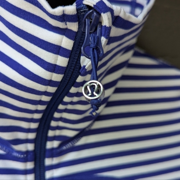 Lululemon In Stride Jacket Pigment Blue White Narrow Bold Stripe Size 6 - Picture 3 of 9